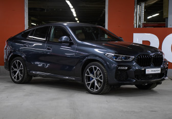 Подержанный автомобиль BMW X6 2020 года (3 фото)