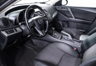 Подержанный автомобиль Mazda 3 Hatchback 2013 года (10 фото)