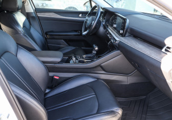 Подержанный автомобиль Kia K5 2021 года (10 фото)