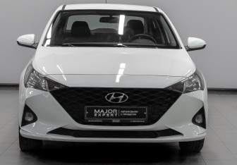 Подержанный автомобиль Hyundai Solaris Sedan 2020 года (2 фото)