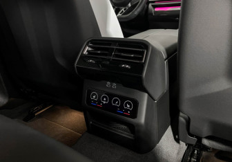 Подержанный автомобиль BMW M5 Sedan 2024 года (25 фото)