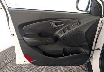 Подержанный автомобиль Hyundai ix35 2014 года (19 фото)