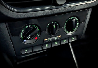Подержанный автомобиль Skoda Rapid Liftback 2021 года (25 фото)
