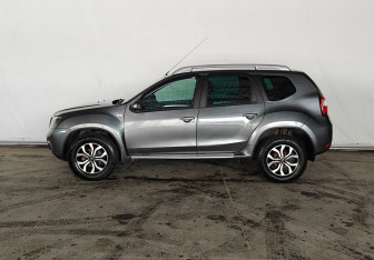 Подержанный автомобиль Nissan Terrano 2014 года (8 фото)