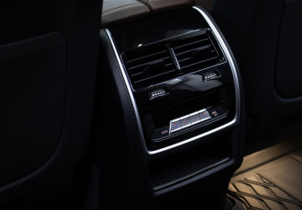 Подержанный автомобиль BMW X7 2019 года (53 фото)