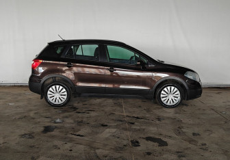 Подержанный автомобиль Suzuki SX4 Hatchback 2014 года (8 фото)