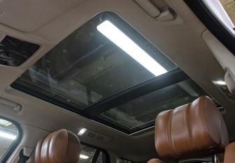 Подержанный автомобиль Land Rover Range Rover 2013 года (21 фото)