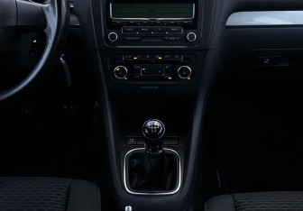 Подержанный автомобиль Volkswagen Golf Hatchback 2011 года (14 фото)