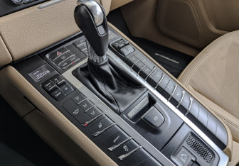 Подержанный автомобиль Porsche Macan 2017 года (21 фото)
