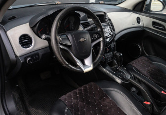 Подержанный автомобиль Chevrolet Cruze Sedan 2011 года (11 фото)