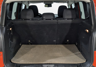 Подержанный автомобиль Jeep Renegade 2016 года (10 фото)