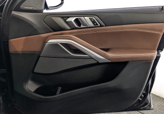 Подержанный автомобиль BMW X6 2021 года (25 фото)