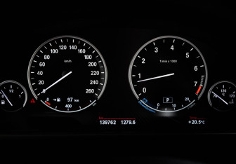 Подержанный автомобиль BMW X6 2016 года (12 фото)