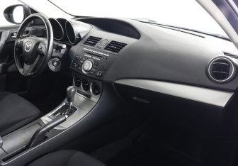 Подержанный автомобиль Mazda 3 Sedan 2011 года (6 фото)