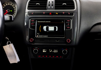 Подержанный автомобиль Volkswagen Polo Sedan 2018 года (15 фото)