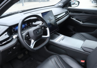 Подержанный автомобиль Geely Preface 2024 года (13 фото)