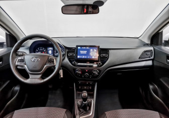 Подержанный автомобиль Hyundai Solaris Sedan 2021 года (14 фото)