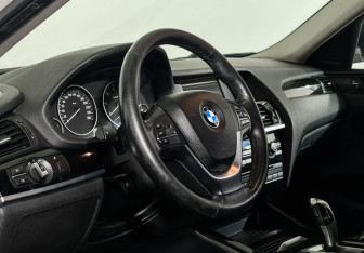 Подержанный автомобиль BMW X4 2017 года (12 фото)