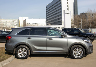 Подержанный автомобиль Kia Sorento 2018 года (3 фото)
