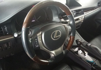 Подержанный автомобиль Lexus ES 2014 года (12 фото)