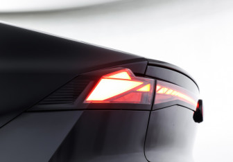 Подержанный автомобиль Changan UNI-V 2023 года (26 фото)