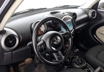 Подержанный автомобиль MINI Countryman 2012 года (15 фото)