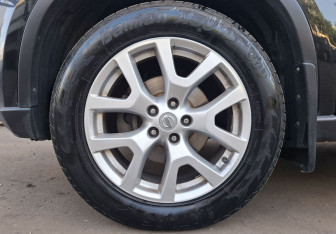 Подержанный автомобиль Nissan X-Trail 2012 года (9 фото)