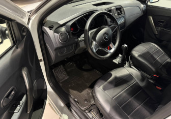 Подержанный автомобиль Renault Logan Sedan 2019 года (5 фото)