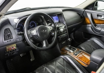 Подержанный автомобиль Infiniti FX 2013 года (11 фото)