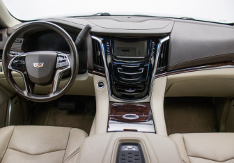 Подержанный автомобиль Cadillac Escalade Suv 2015 года (11 фото)