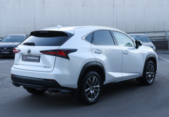Подержанный автомобиль Lexus NX 2017 года (5 фото)