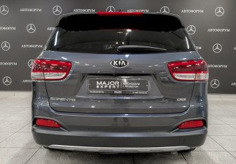 Подержанный автомобиль Kia Sorento 2016 года (6 фото)