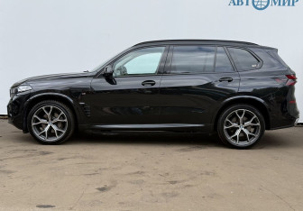Подержанный автомобиль BMW X5 2023 года (8 фото)