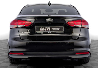 Подержанный автомобиль Kia Cerato Sedan 2018 года (6 фото)