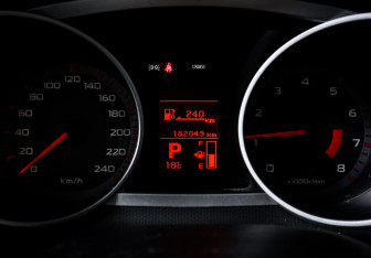 Подержанный автомобиль Citroen C-Crosser 2008 года (11 фото)