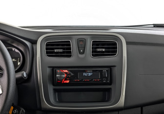 Подержанный автомобиль Renault Logan Sedan 2021 года (15 фото)