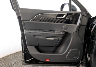 Подержанный автомобиль Hongqi E-HS9 2022 года (19 фото)