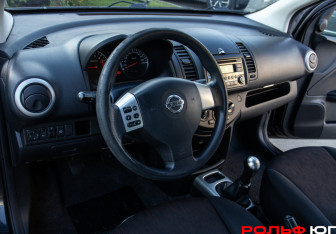Подержанный автомобиль Nissan Note 2010 года (14 фото)