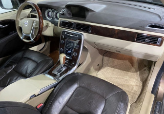 Подержанный автомобиль Volvo XC70 2012 года (11 фото)