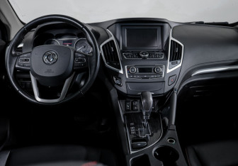 Подержанный автомобиль DongFeng AX7 2018 года (12 фото)