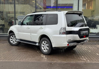 Подержанный автомобиль Mitsubishi Pajero 2014 года (6 фото)