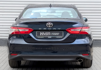 Подержанный автомобиль Toyota Camry Sedan 2018 года (6 фото)