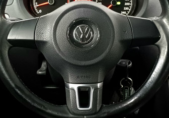 Подержанный автомобиль Volkswagen Polo Sedan 2012 года (13 фото)