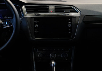 Подержанный автомобиль Volkswagen Tiguan 2018 года (12 фото)