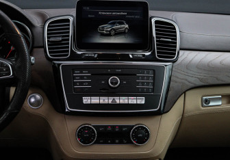 Подержанный автомобиль Mercedes-Benz GLE 2016 года (12 фото)
