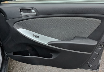 Подержанный автомобиль Hyundai Solaris Hatchback 2013 года (24 фото)