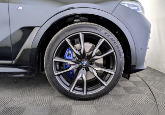 Подержанный автомобиль BMW X7 2021 года (18 фото)