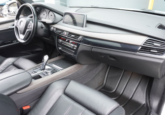 Подержанный автомобиль BMW X5 2016 года (11 фото)