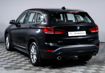 Подержанный автомобиль BMW X1 2020 года (7 фото)