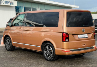 Подержанный автомобиль Volkswagen Multivan 2020 года (7 фото)